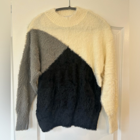 NWT Boutique Brand Fuzzy Color Block Relax Fit Sweater - Picture 5 of 12